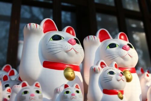 幸せの招き猫電車 世田谷線50周年を祝して運行中